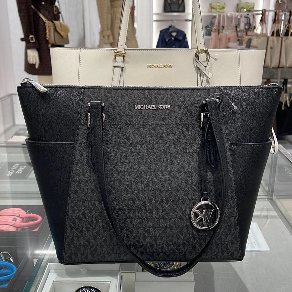 MICHAEL KORS CHARLOTTE LARGE TOP ZIP Tote bag
Black Signature - Picture 14 of 16